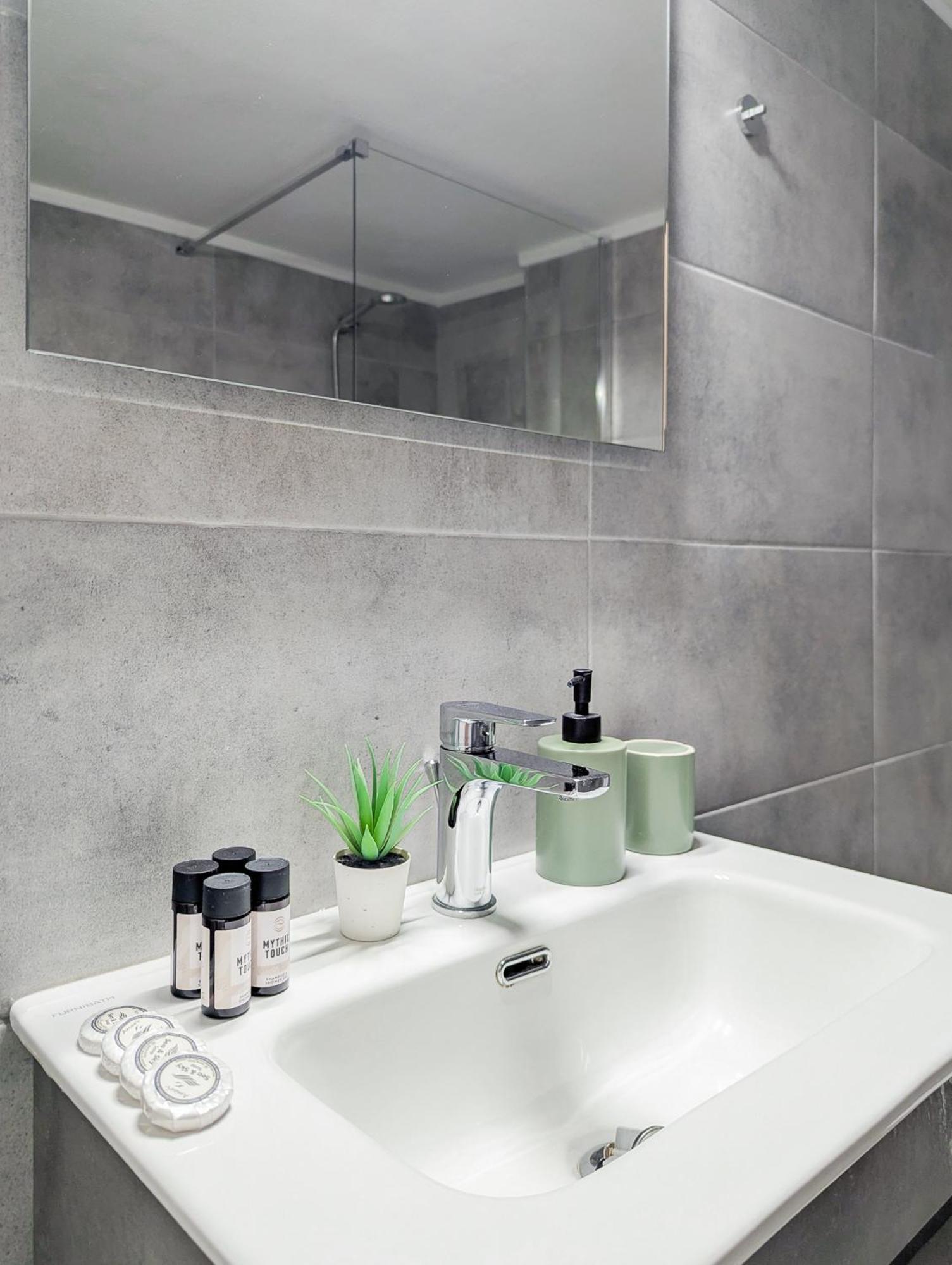 Spacious Apt For 5 Guests Next To Acropolis&Metro Atena Exterior foto